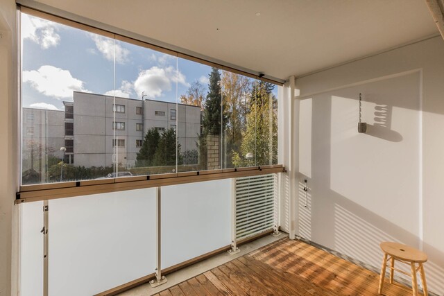 Rental Vantaa Korso 1 room Näkymä lasitetulle parvekkeelle