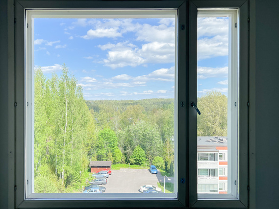 Rental Heinola Tommola 1 room Ylimmän kerroksen valoisa koti hissitalossa ja päättyvän kadun varrella.