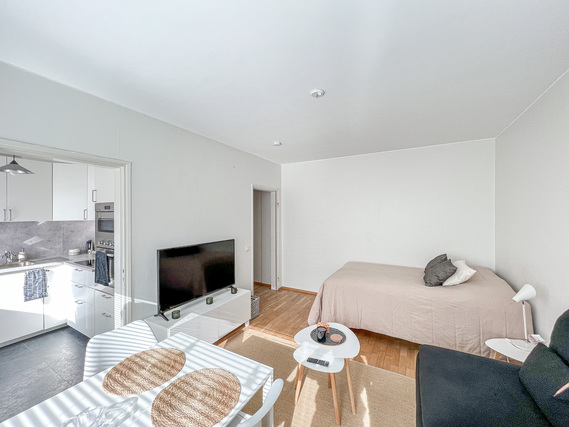 Rental Helsinki Kruununhaka 1 room Toisen kerroksen tyylikäs parvekkeellinen koti, viihtyisällä sijainnilla. Talossa ilmainen kuntosali