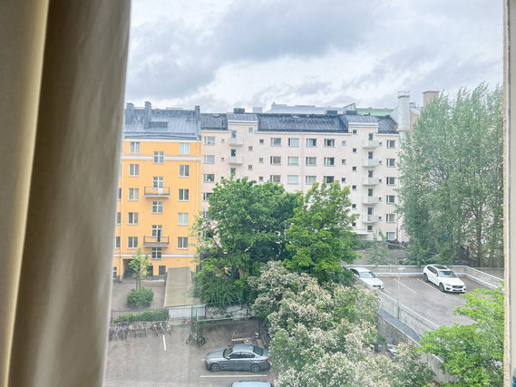 Vuokra-asunto Helsinki Kallio Yksiö Upea kompakti ylimmän kerroksen koti, rauhallisella sisäpihan näkymällä