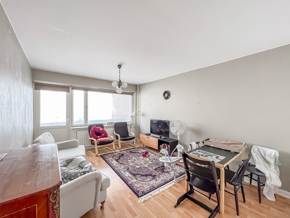 Rental Helsinki Kallio 3 rooms Kaunis läpitalonhuoneisto upealla paikalla. Yhtiössä viihtyisä piha ja saunatilat.