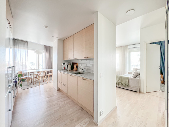Rental Helsinki Pasila 3 rooms Upea 9. kerroksen kolmio etelän suuntaisella lasitetulla parvekkeella.