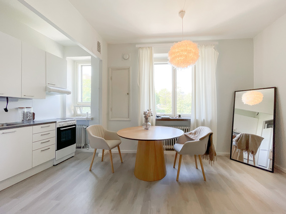 Rental Helsinki Kallio 1 room Hissitalon 5. kerroksen tyylikäs ja tunnelmallinen koti, loistosijainnilla Kalliossa!