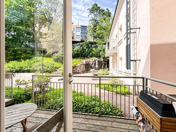 Vuokra-asunto Helsinki Hermanni Yksiö Huoneen avaruuden ja hyvän pohjan vuoksi, se on helppo sisustaa oman mielen mukaan.